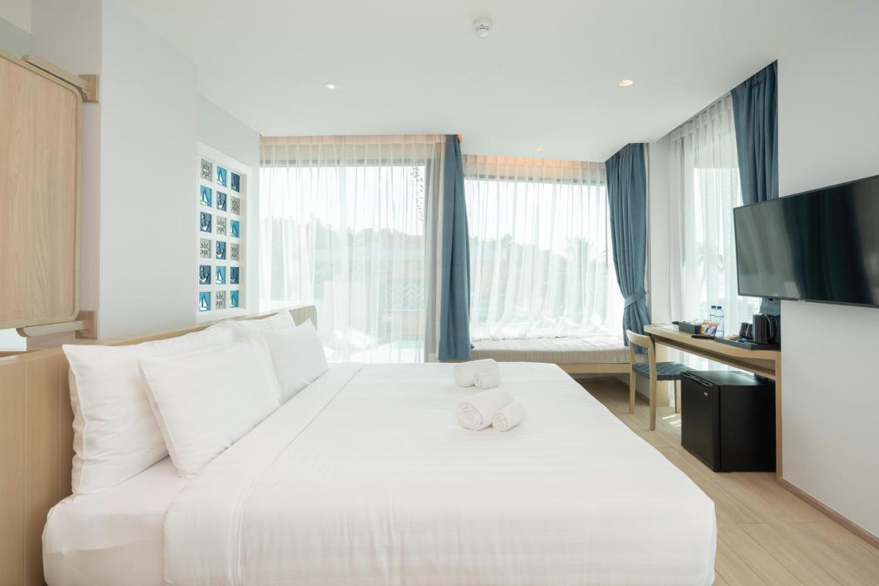 Panwaburi Beachfront Resort - SHA Extra Plus Exterior foto A room at the hotel