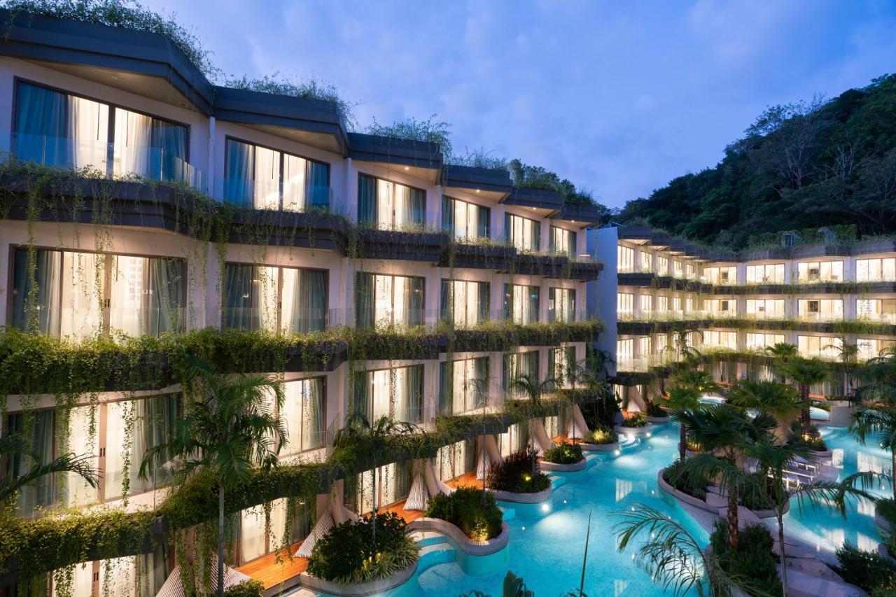 Panwaburi Beachfront Resort - SHA Extra Plus Exterior foto The hotel at night