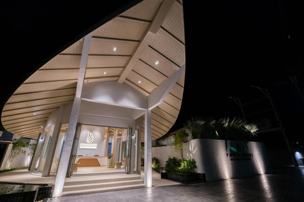 Panwaburi Beachfront Resort - SHA Extra Plus Exterior foto The entrance of the resort