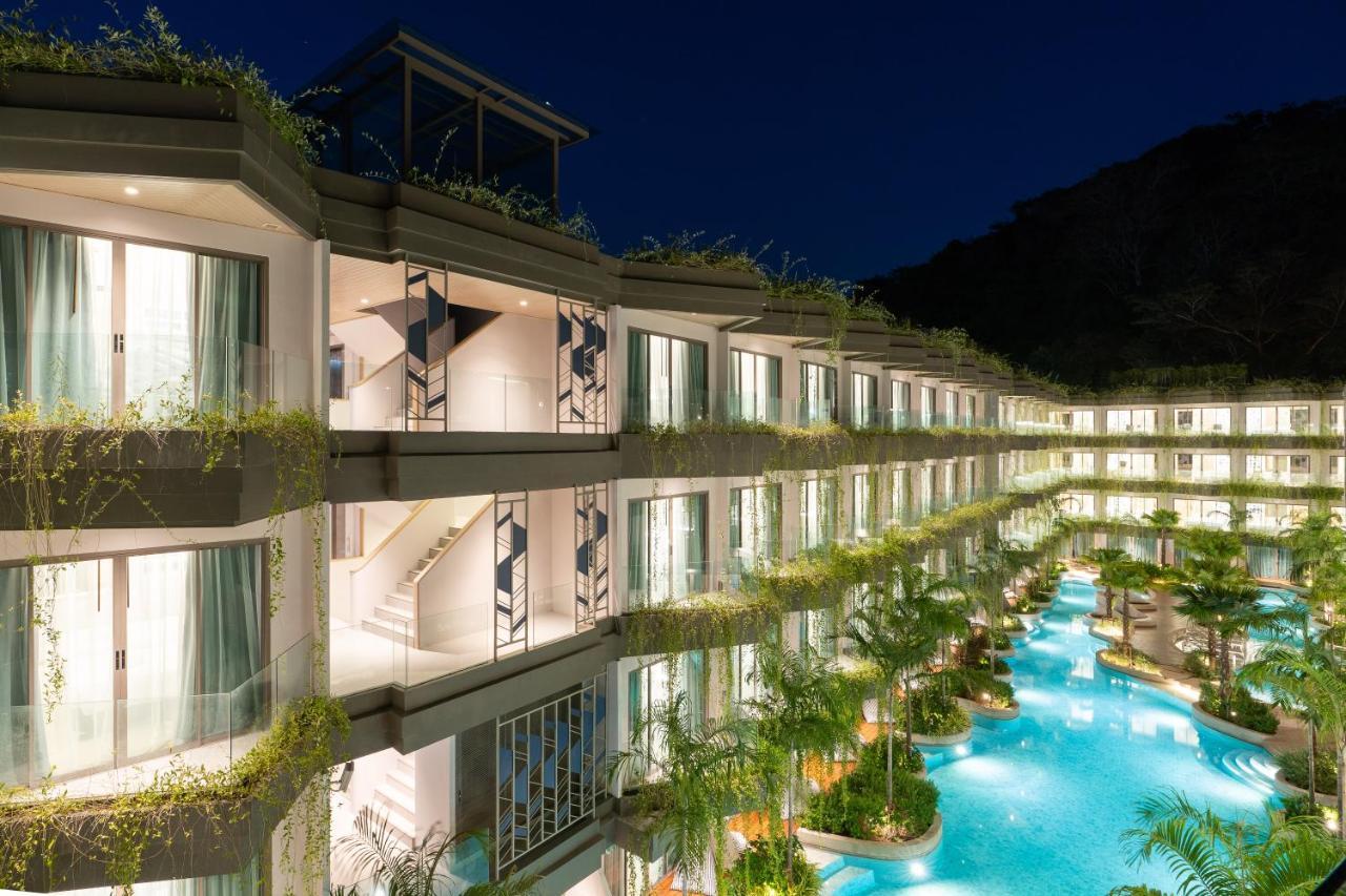 Panwaburi Beachfront Resort - SHA Extra Plus Exterior foto The hotel at night