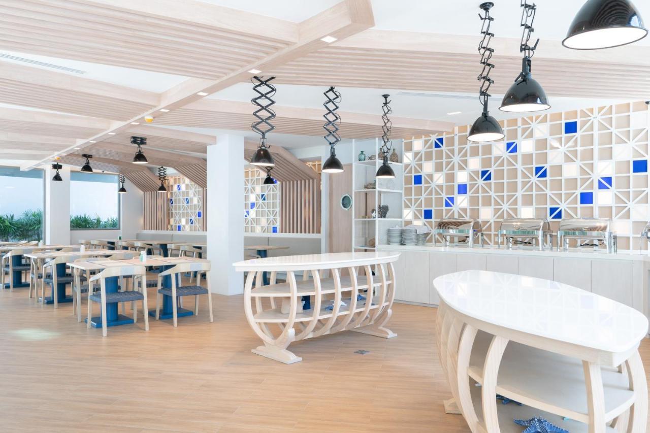 Panwaburi Beachfront Resort - SHA Extra Plus Exterior foto The interior of the restaurant
