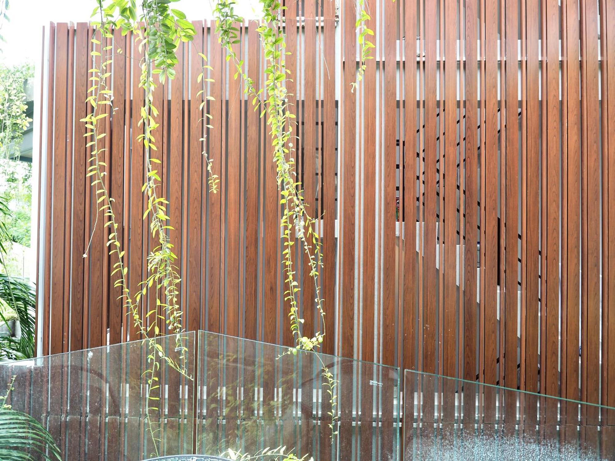 Panwaburi Beachfront Resort - SHA Extra Plus Exterior foto Detail of the house