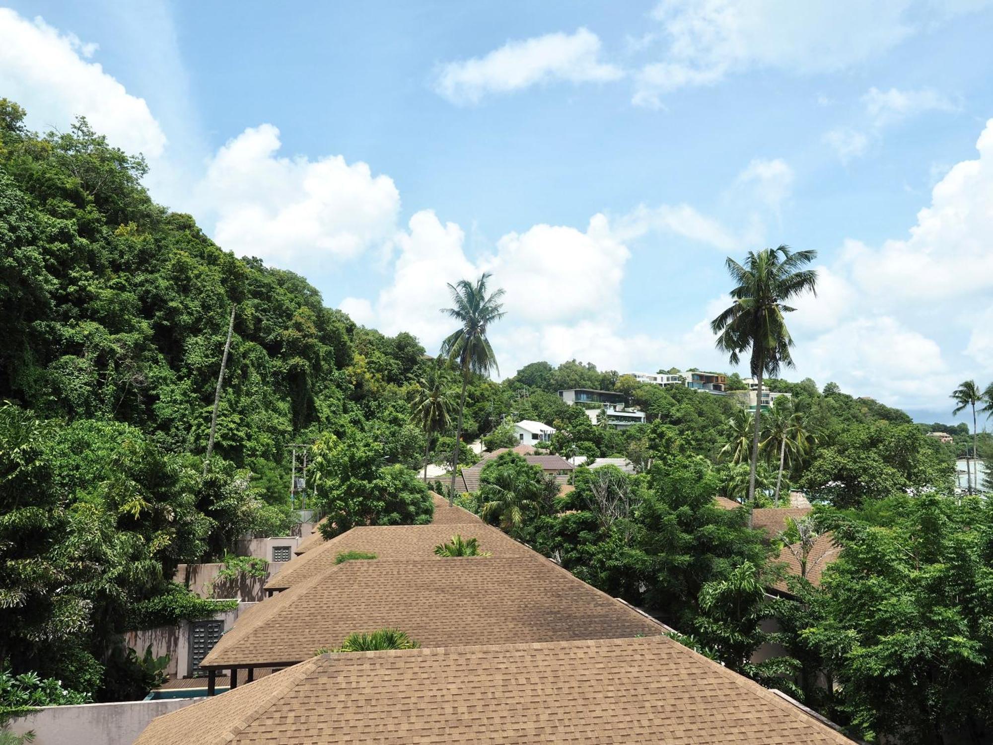 Panwaburi Beachfront Resort - SHA Extra Plus Exterior foto View of the roofs of the houses in the village